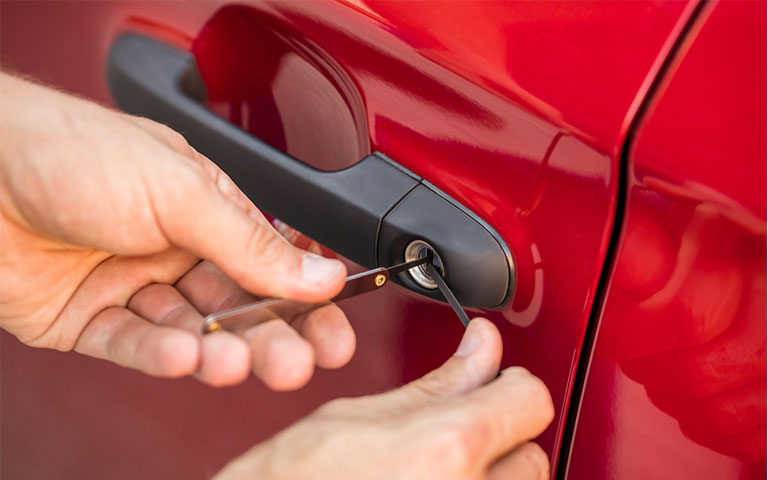 Green locksmith team provides emergency car locksmith services in Daytona Beach & Ormond Beach, FL